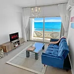 2br Seafront In Center With Community Pool ラルナカ