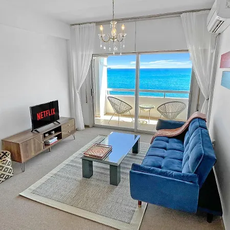 2br Seafront In Center With Community Pool לרנקה