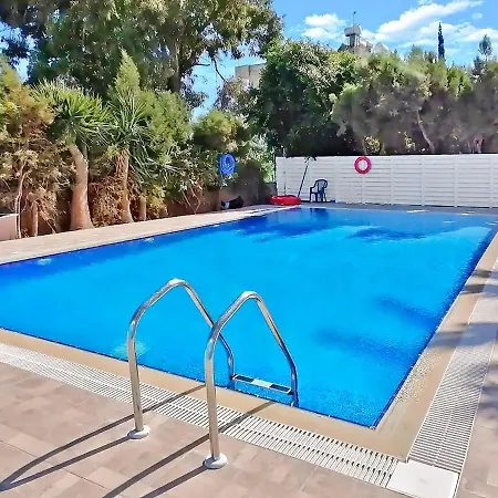 2br Seafront In Center With Community Pool Apartman