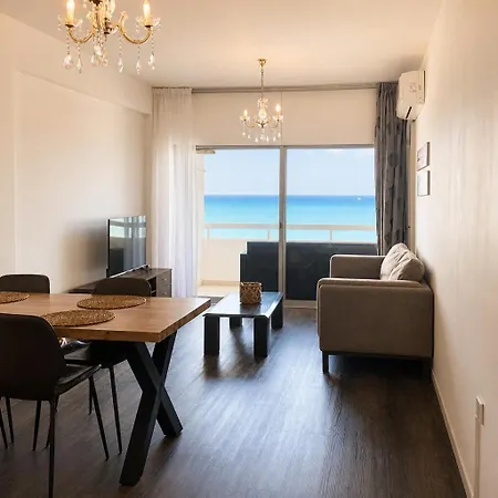 2br Seafront In Center With Community Pool * 拉纳卡
