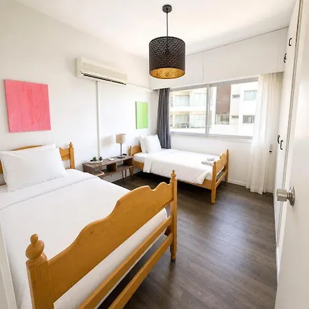2br Seafront In Center With Community Pool 아파트 *