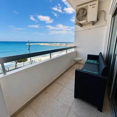 2br Seafront In Center With Community Pool 公寓 拉纳卡