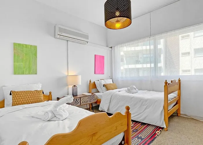 Lägenhet 2br Seafront In Center With Community Pool Larnaca