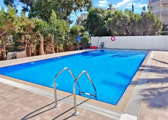 2br Seafront In Center With Community Pool Lägenhet