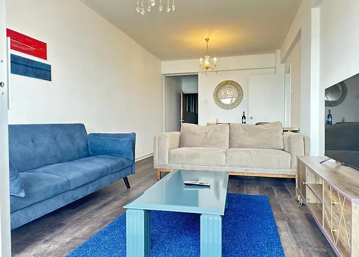 Lägenhet 2br Seafront In Center With Community Pool