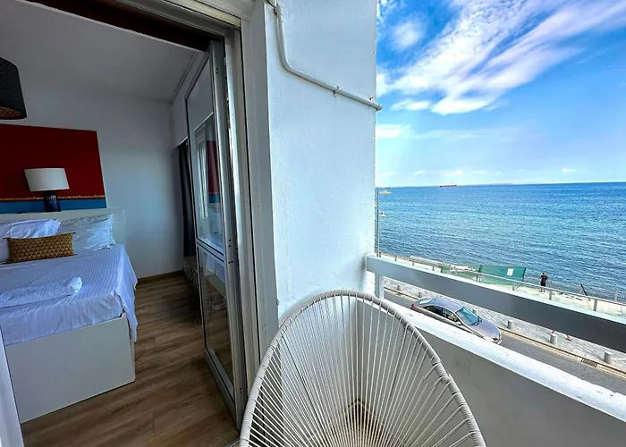 2br Seafront In Center With Community Pool Lägenhet Larnaca